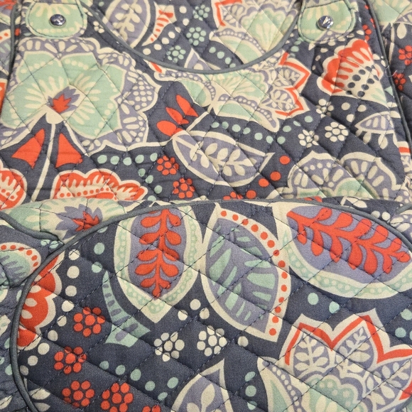 Vera Bradley Glenna Shoulder Bag in the Nomadic Floral pattern. - Picture 3 of 6